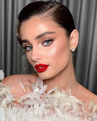 Feather brows on Taylor Hill © Instagram: @Patrickta